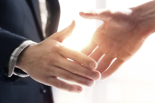 handshake_270244094_0.jpg